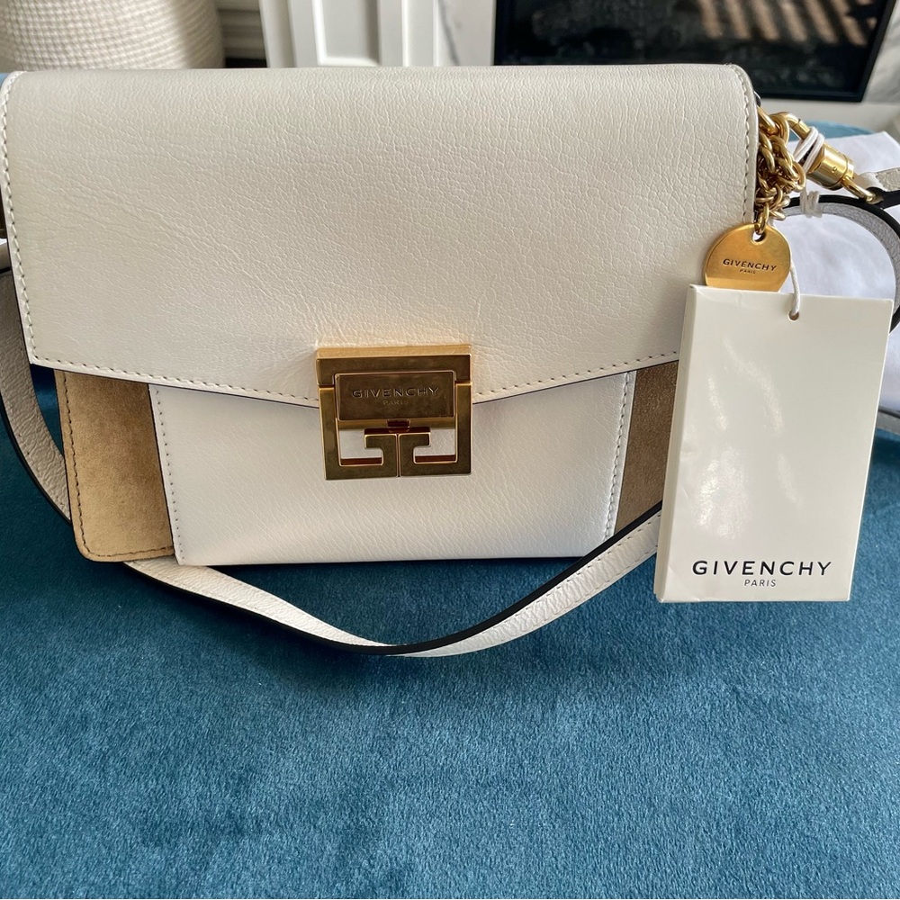 GIVENCHY
Leather GV3 small bag white/beige